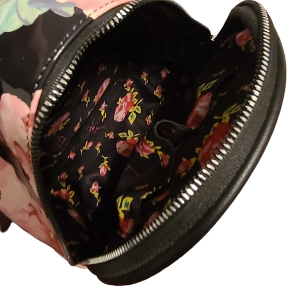 Betsey Johnson Travel Back Pack - Picture 9 of 16